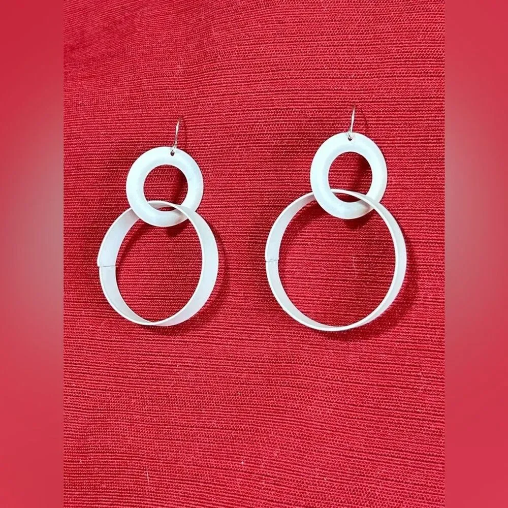 Double Hoop White Metal Earrings Retro 70’s 80’s Disco Chunky GUC Matte Party